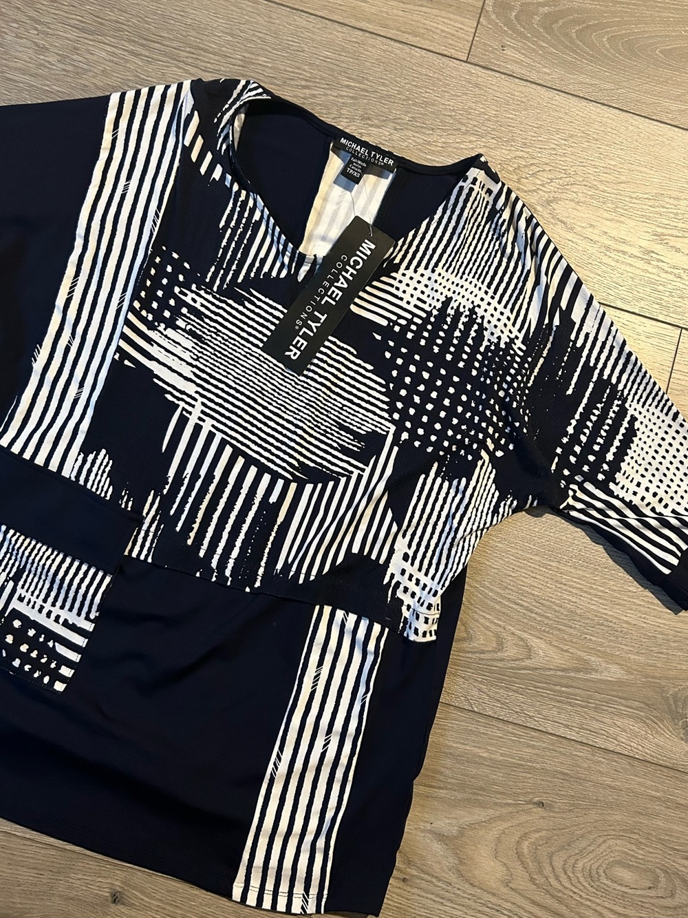 New! Michael Tyler Collections Abstract Stripe Bamboo / Rayon Top Size XS New